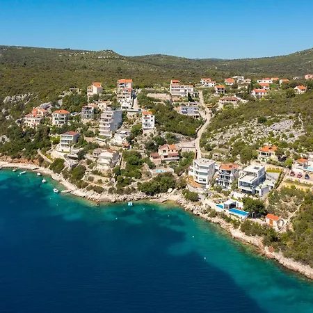 Dom wakacyjny Seaside House With A Swimming Pool Cove Ljubljeva, Trogir - 9431 *