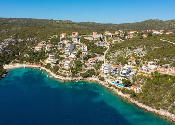 Dom wakacyjny Seaside House With A Swimming Pool Cove Ljubljeva, Trogir - 9431 *